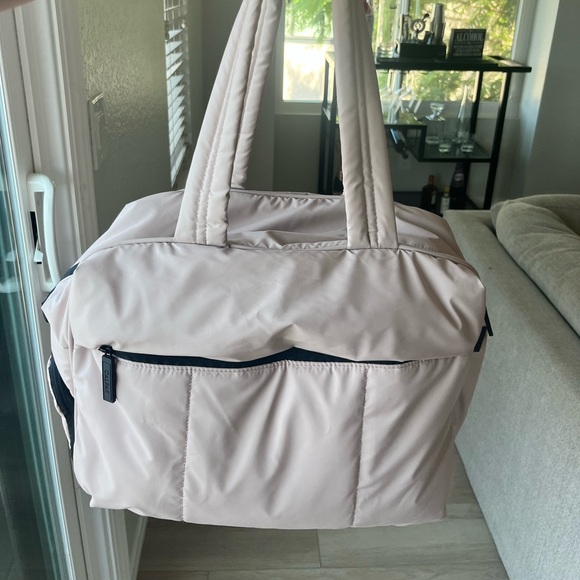 CALPAK LUKA DUFFEL in rose quartz from their classic color collection. - Picture 7 of 7